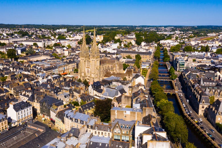 Vue aérienne sur la cathédrale de Quimper