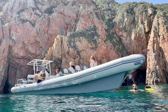 Passeio de lancha pelas calanques de Piana e suas grutas