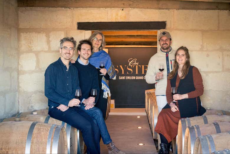 Disfrutando de la cata de vino