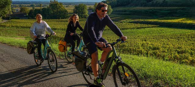 Tour de bicicleta elétrica pelos vinhedos de Saint Emilion + Degustação de vinhos