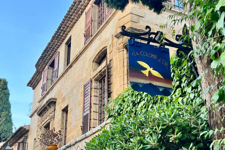 Discover the village's famous artistic landmarks