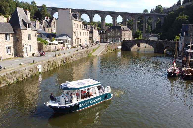 Bateau avec lequel vous ferez la balade sur le canal