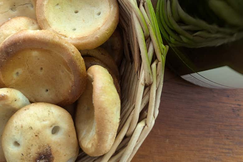 Craquelins dans un panier