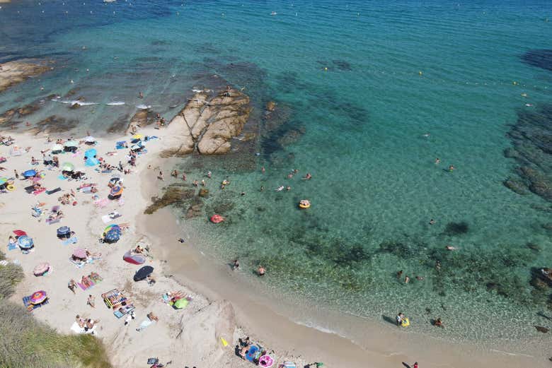 Remaremos junto a diferentes playas de Cap Taillat