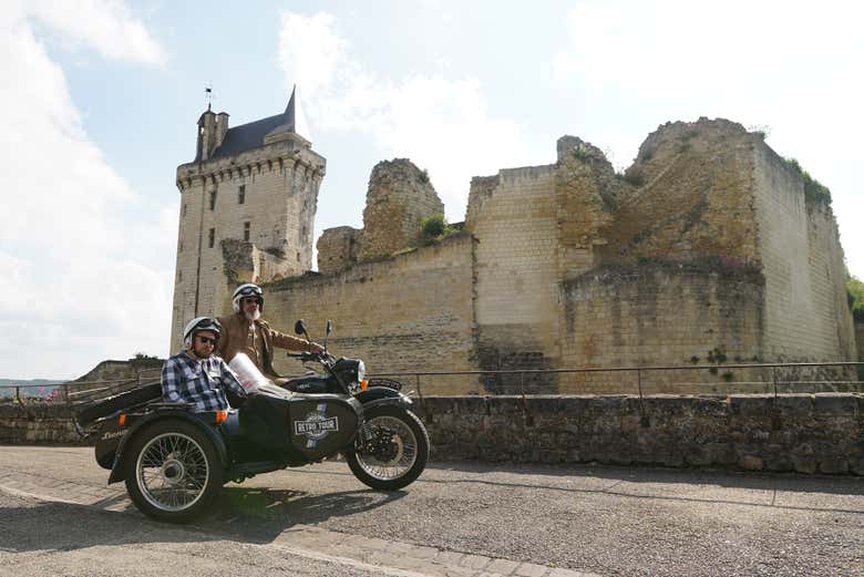 Pararemos ante el castillo de Chinon