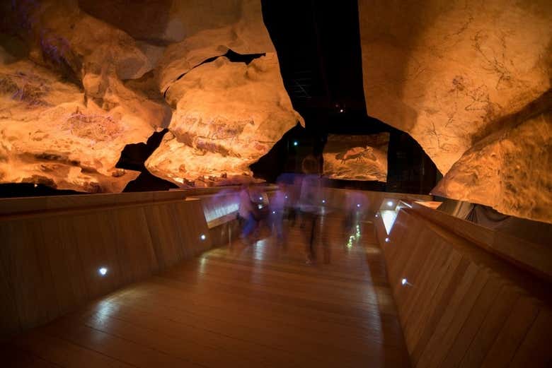 El parque alberga una recreación de las cuevas de Lascaux
