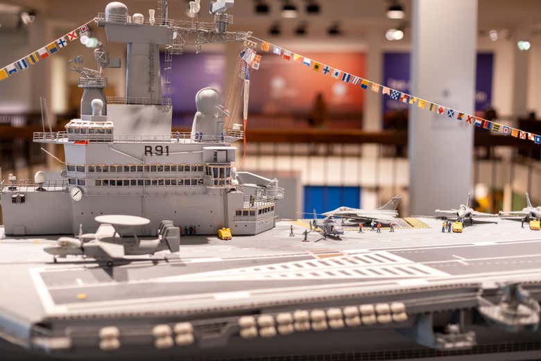 Maqueta del portaviones Charles de Gaulle