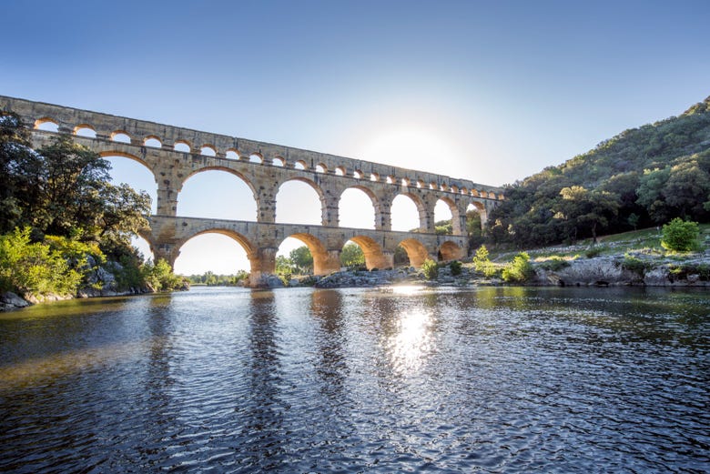 Vue panoramique de l'aqueduc Pont du Gard