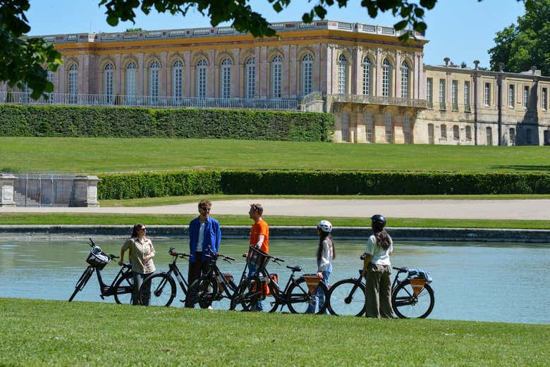 Admire Versaille's landscapes