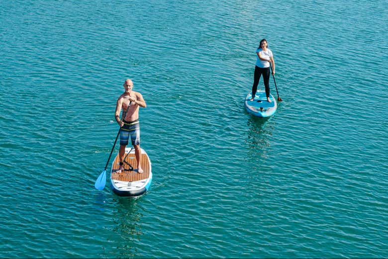 Praticando paddle surf em Villefranche