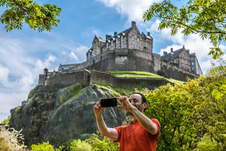 Selfie bajo el castillo de Edimburgo