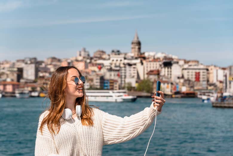 Make a videocall from Istanbul