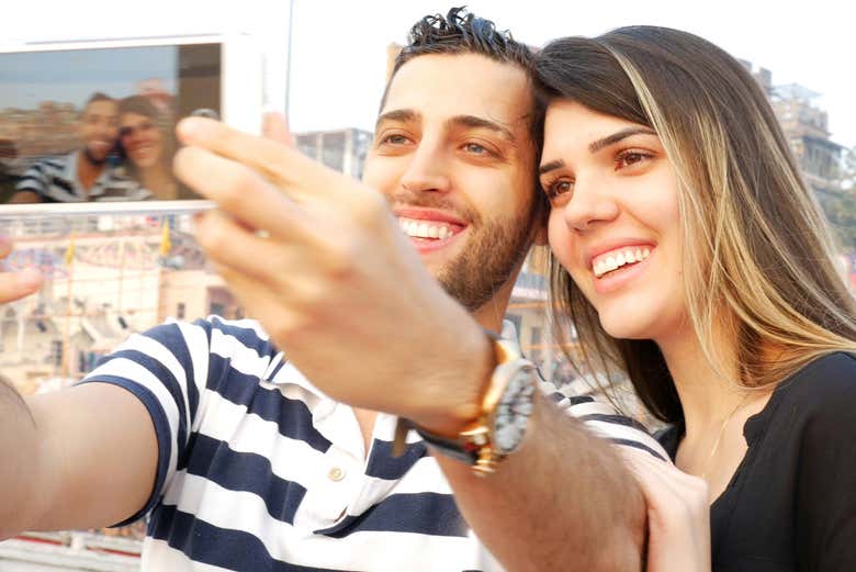Tirando uma selfie de Varanasi para postar nas redes sociais