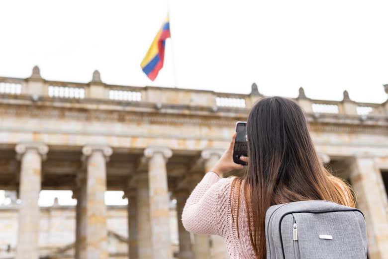 Share photos with your loved ones!