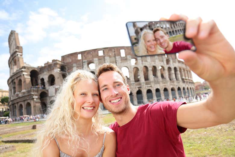 Share your best moments in Italy with the eSIM card!