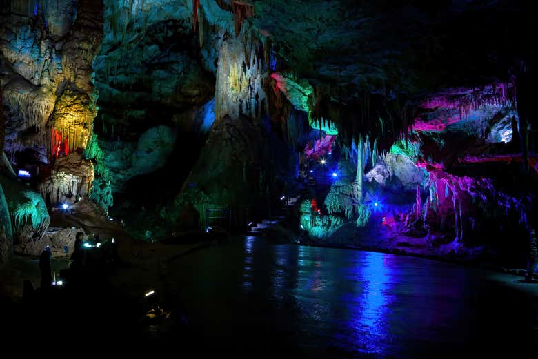 Il fiume nella grotta di Prometeo