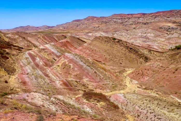 Montanhas Arco-Íris em Gareja