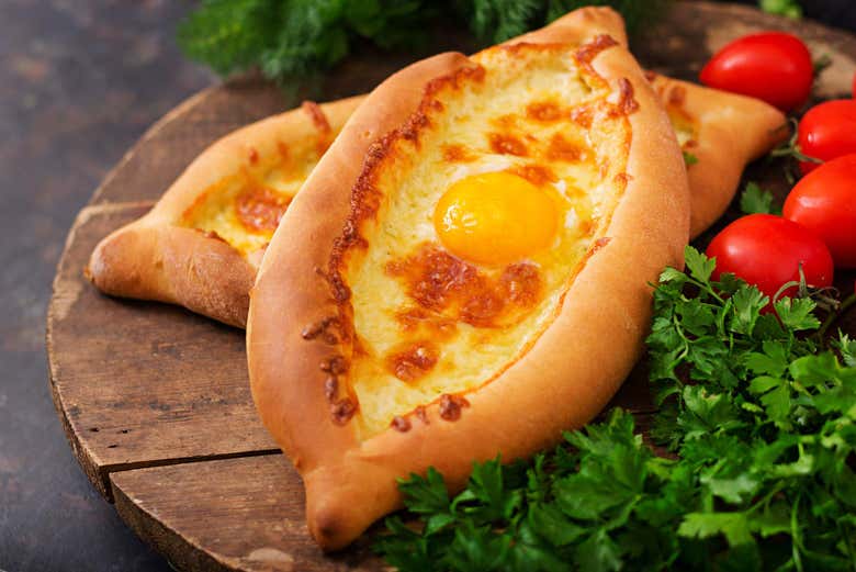 Prato georgiano de khachapuri