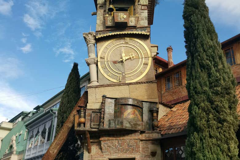 La torre del reloj del Teatro de Marionetas de Rezo Gabriadze
