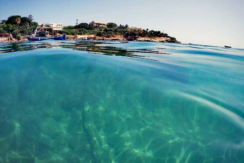 Aguas cristalinas en Agia Pelagia
