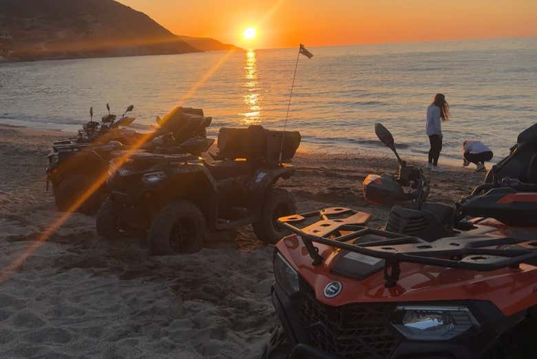 Quads con el atardecer de fondo 