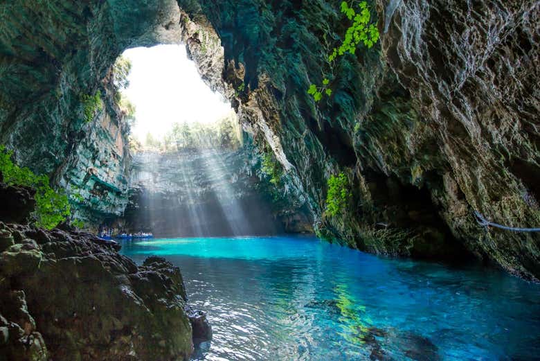 Dentro la grotta di Melissani