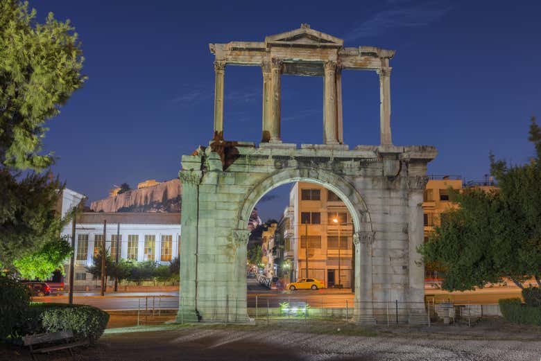 L'Arc d'Hadrien à Athènes de nuit