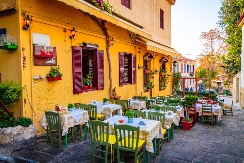 Discover the colorful streets of central Athens