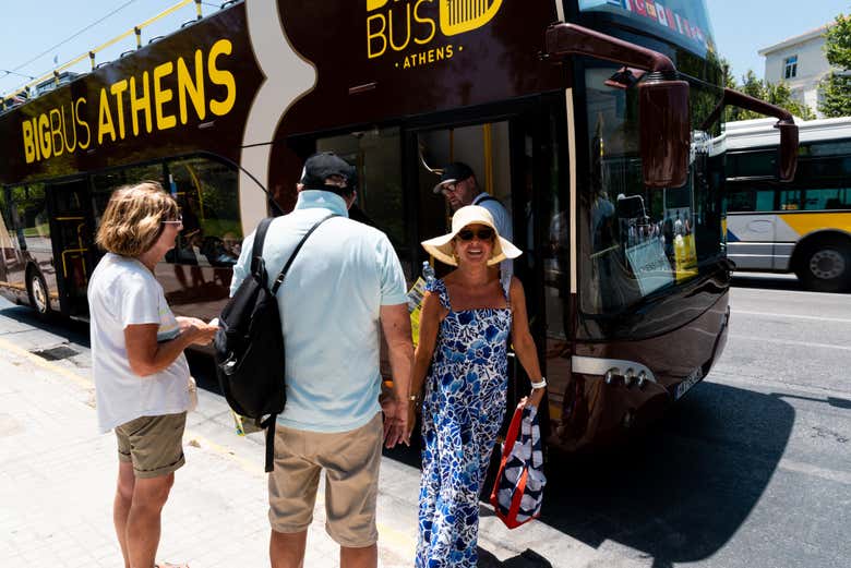 Descendo do ônibus turístico