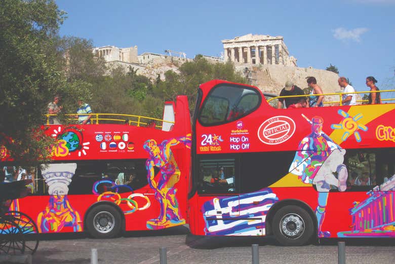 Con la Acrópolis de Atenas al fondo
