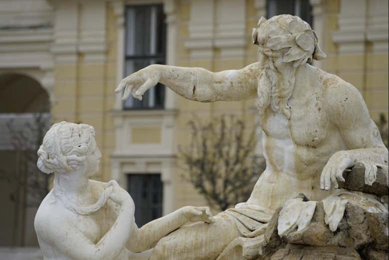 Una estatua del dios Zeus