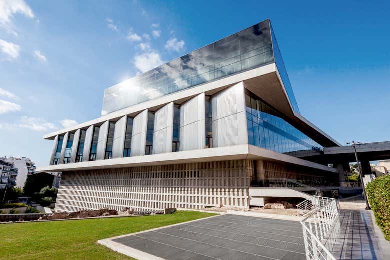 The avant-garde façade of the Acropolis museum