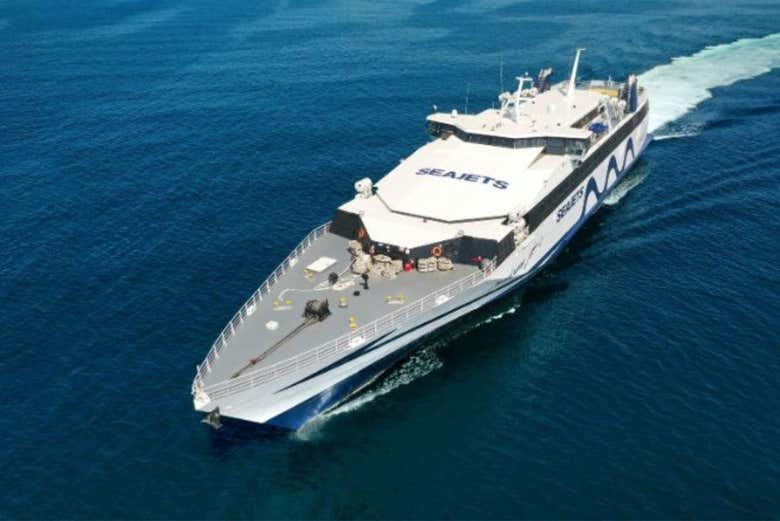 Viajad con total comodidad entre Atenas y la isla de Paros
