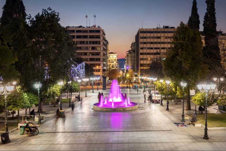Fuente de la Plaza Syntagma por la noche