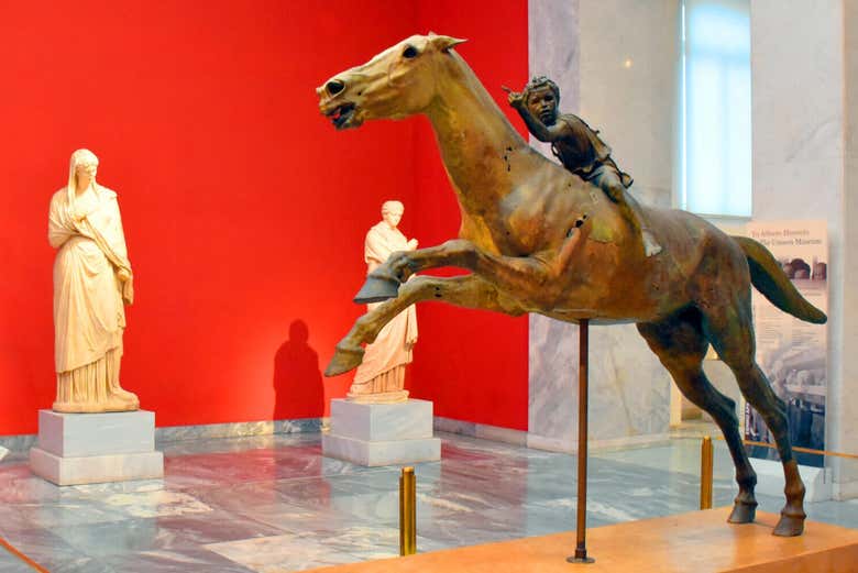 Veremos la famosa escultura ecuestre del Jinete de Artemisión