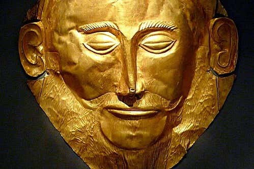 Máscara de oro de Agamenón, una de las piezas estrella del museo