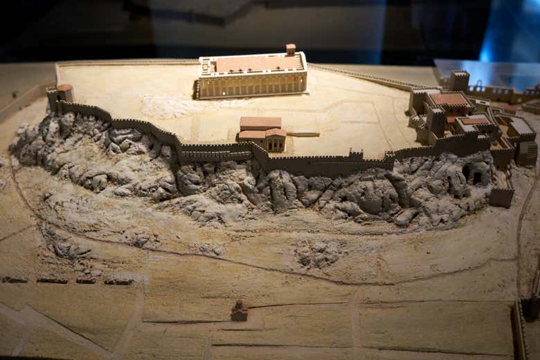 Modelo de la roca sagrada de la acrópolis
