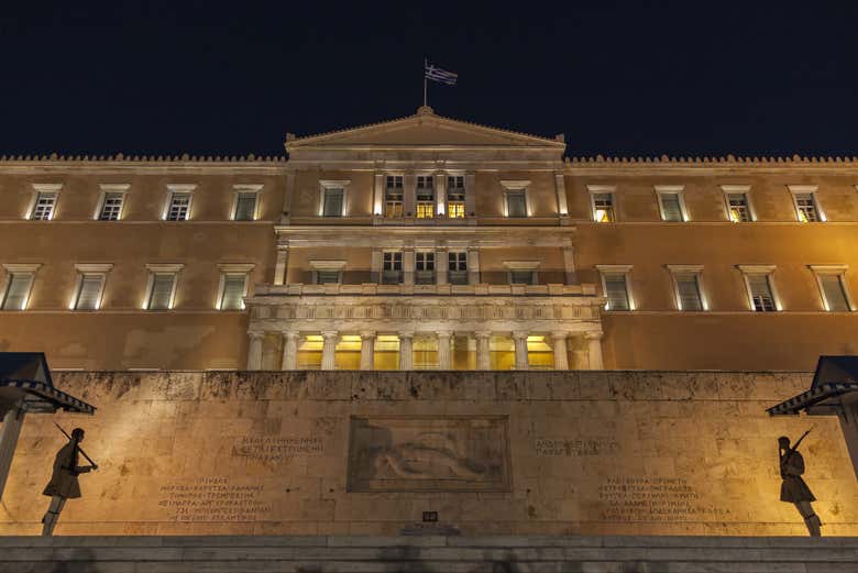 El Parlamento griego y el monumento al soldado desconocido