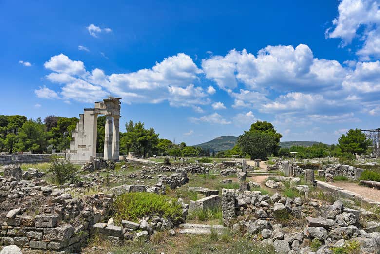 Vista sulle rovine di Epidauro