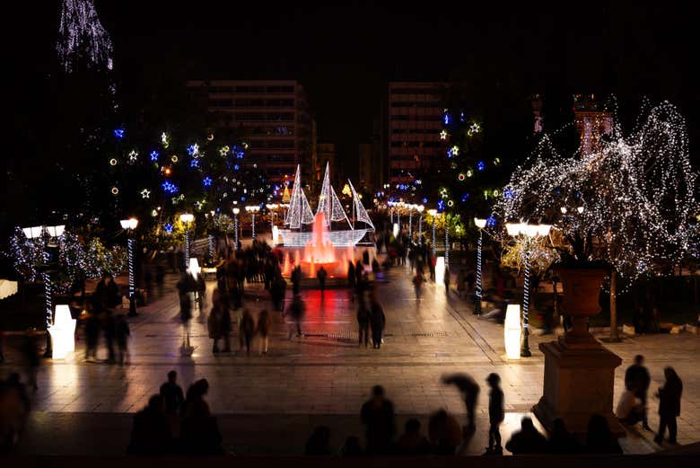 Recorreremos Atenas decorada con luces de colores