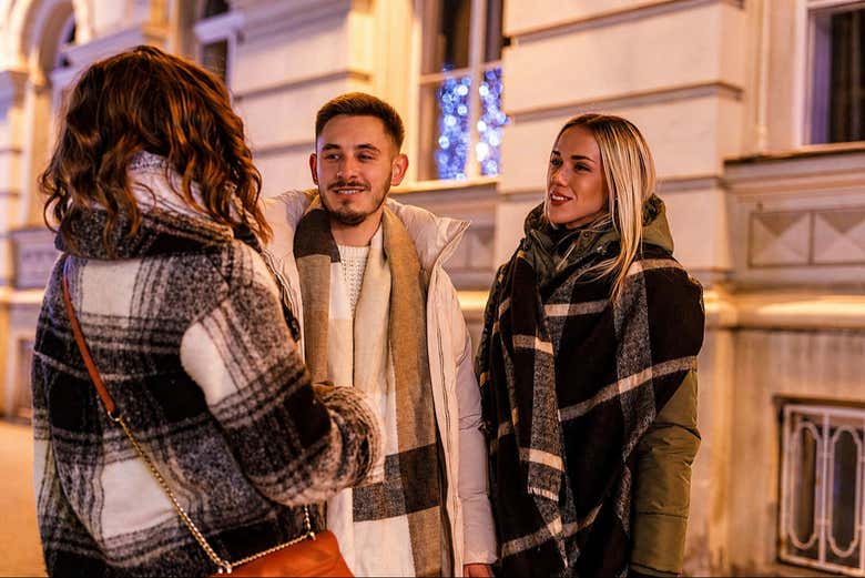 Escutando as explicações da guia