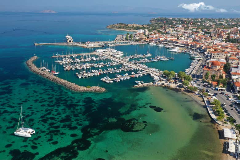 Vista aérea del puerto de Egina