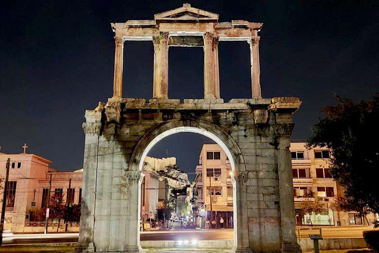 Pasaremos junto al Arco de Adriano