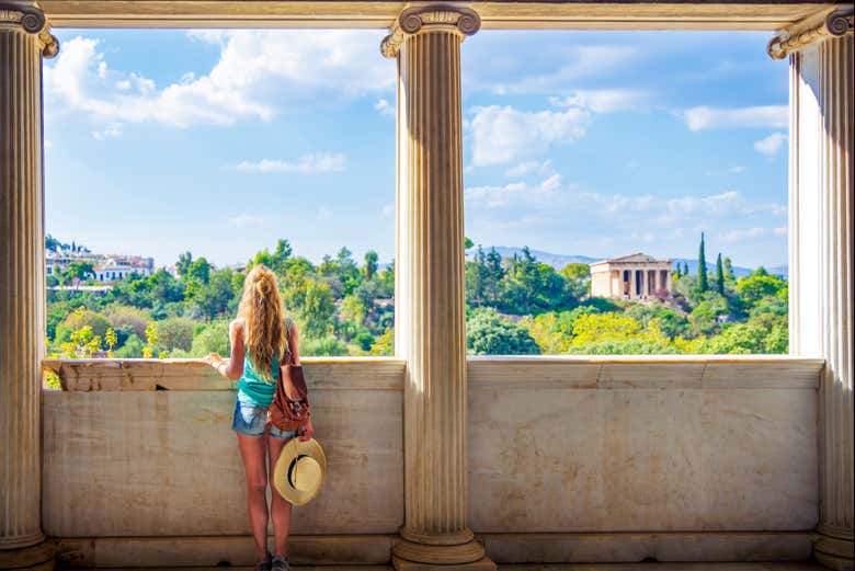 Ammirando la vista sul tempio di Efesto