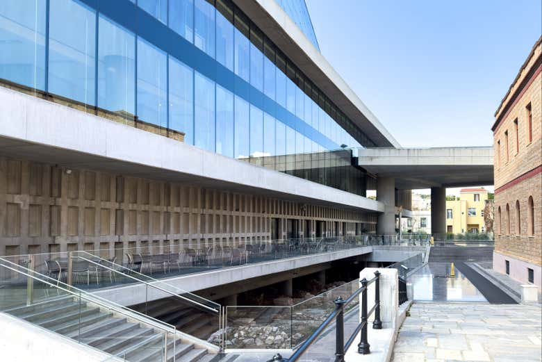 Vista de la ventana de cristal del museo de la Acrópolis