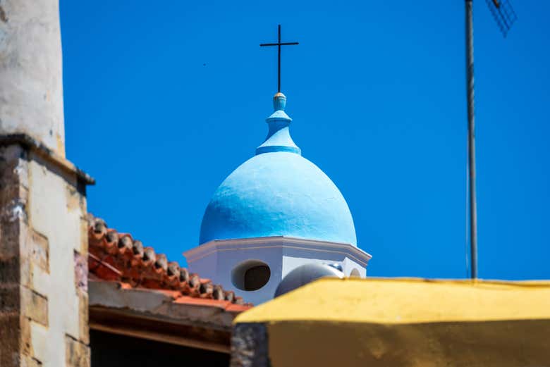 Azoteas en Canea y una iglesia con una cúpula azul