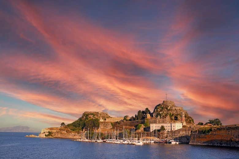 See the sunset over the island of Corfú