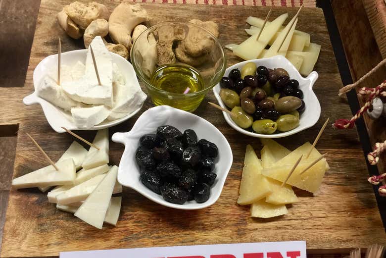 Cheese and olive tasting in Heraklion