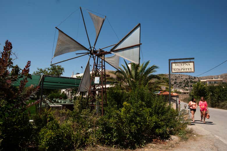 Déjeuner dans une taverne typique de la région
