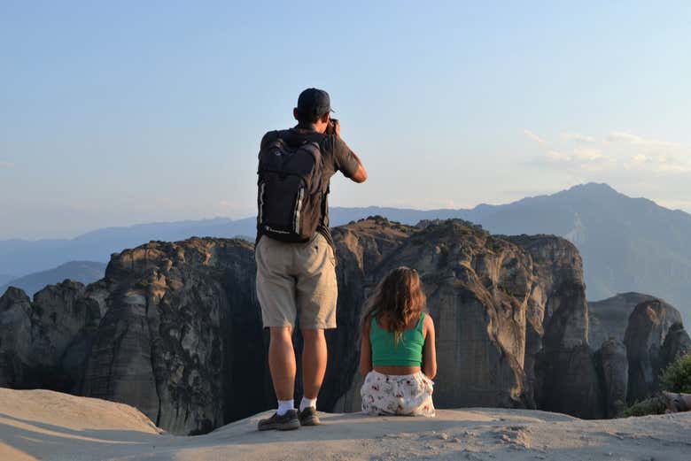 Tirando uma foto do alto de Metéora